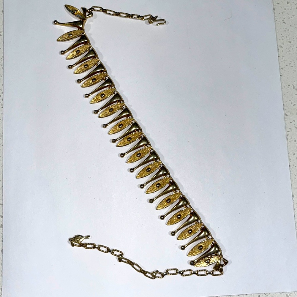 Vintage gold, Sarah Coventry, Egyptian temptress Cleopatra necklace. Pre-owned.